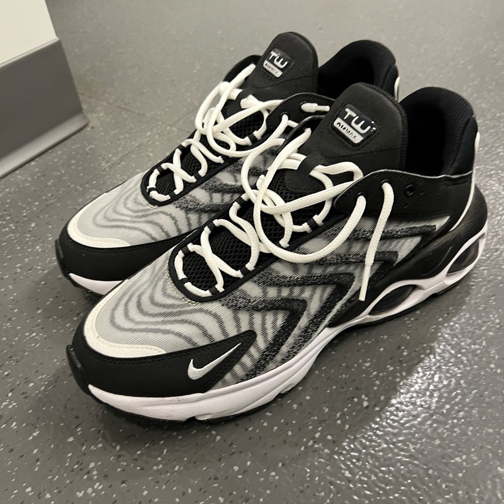 Nike Black and White Sneakers with Dynamic Design